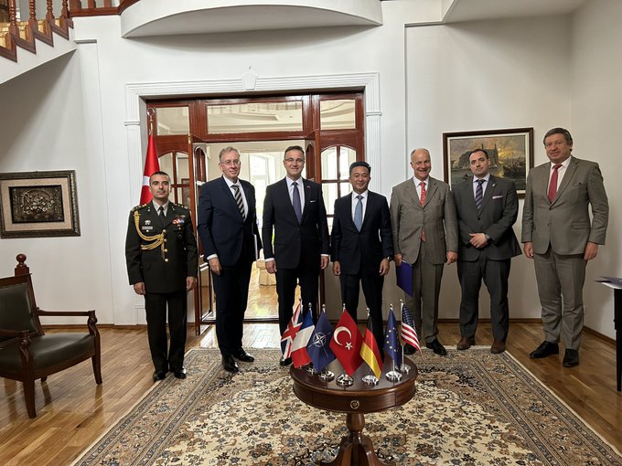 сафирони НАТО