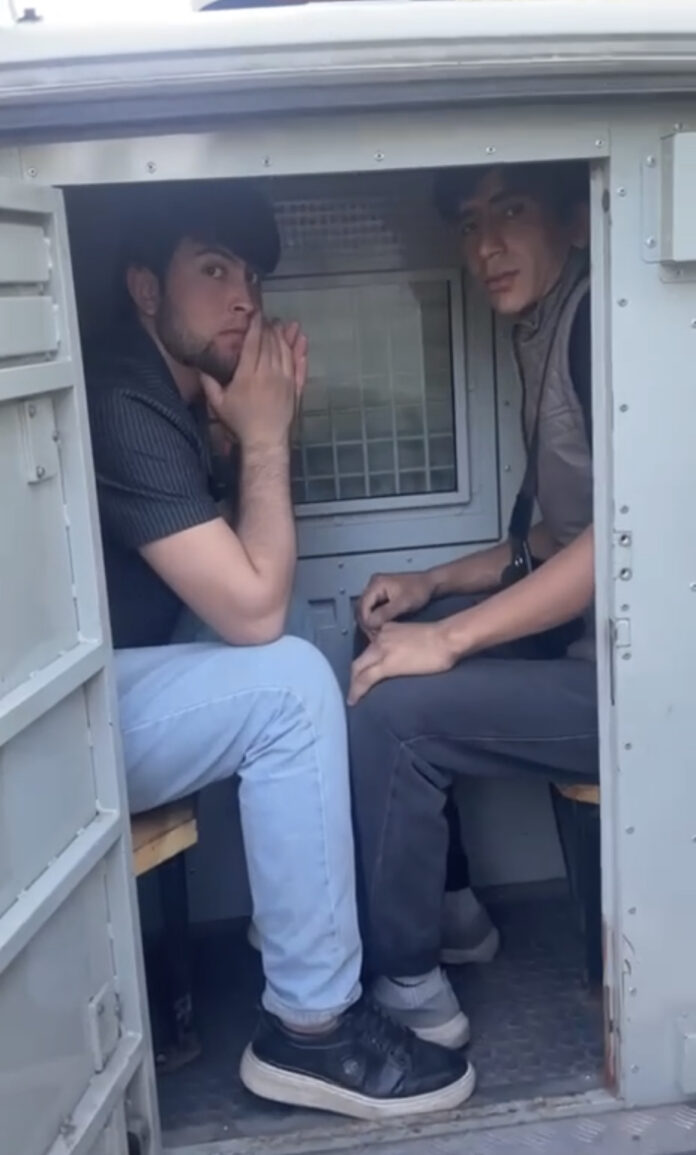 52E42375-3ADE-4918-859E-9626F3093E2E