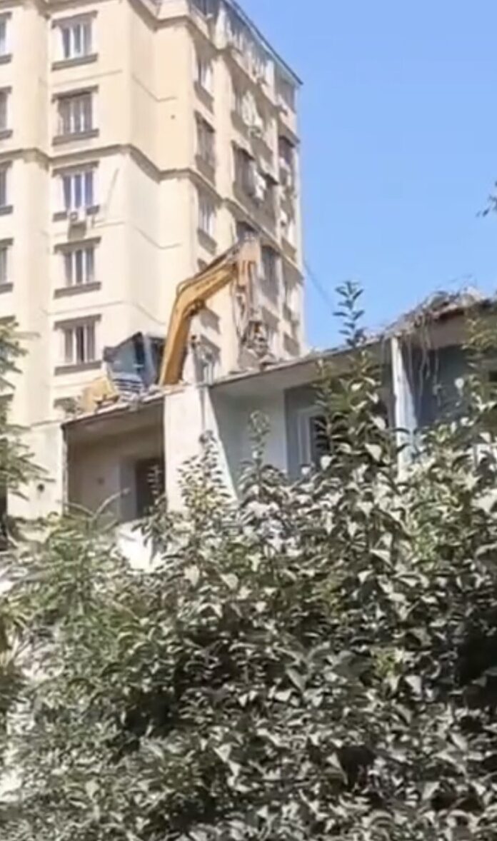 photo_5821038050820606753_y