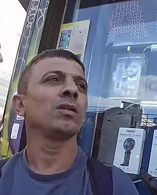 107772805-15719331-Police_footage_shows_the_moment_plain_clothes_officers_arrest_Ab-m-21_1775747909574