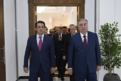 Рустами Эмомалӣ ва Эмомалӣ Раҳмон